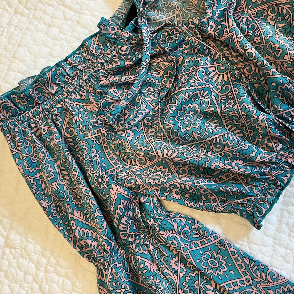 Missguided paisley print bell sleeve crop top. Pink and Blue, size 4. worn once
